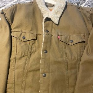 Used excellent condition Levi’s men xxl “Olive” Jean coat